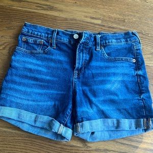 GAP 5” Mid Rise Shorts Size 27 / 4 Regular EUC